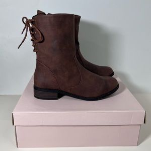 JustFab Dark Brown Flat Boots ~ Lace Up Back ~ Women’s Size 7 ~ EUC In Box